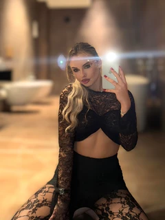 Juliana escort à Dubaï